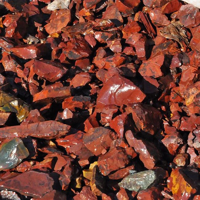  Щебень крошка красный (ЯШМА) фр. 10-20 мм.  купить  в Воронеже яшма красный, бордовый, оранжевый, рыжий декоративный каменный ландшафтный щебень колотый 6 600 руб/т   фото 