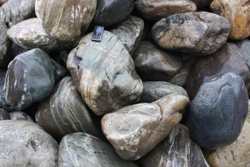  Речной валун Кабанчик фр.300-500 мм.  купить в Воронеже крупный природный камень галька серый, темно-серый речной валун галечник масштабный 7000 руб/т   фото 