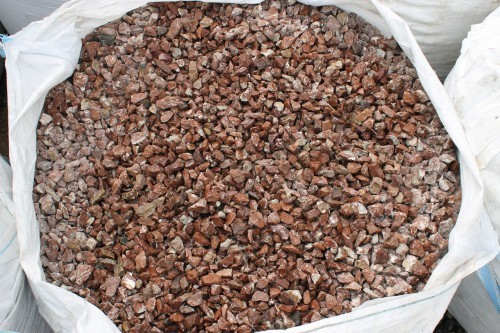  Мраморная крошка (щебень крошка розовый) фр. 20-40 мм.  купить  в Воронеже мрамор розовый, красный мраморная крошка декоративная 7700 руб/т   фото 