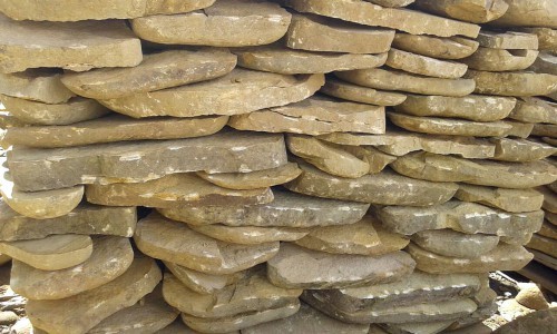 Песчаник колотый для облицовки (фр. 2-3 см)  купить  в Воронеже песчаник бежевый серый рыжий песчаник строительный 5000 руб/т   фото 