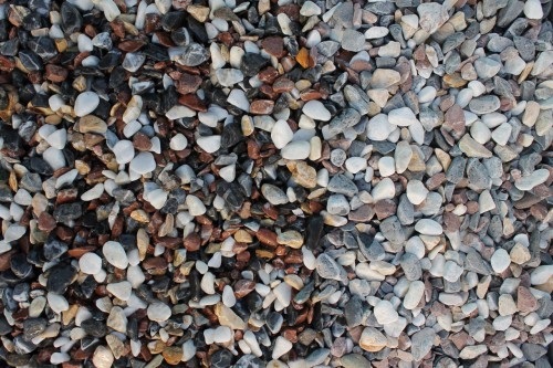  Микс мраморной гальки (щебень галтованный микс:белый-черный-розовый-медовый) фр.10-20 мм.  купить  в Воронеже мрамор белый, медовый, черный, розовый мраморный декоративный ландшафтный окатанный округлый галтованный щебень 14500 руб/т   фото 