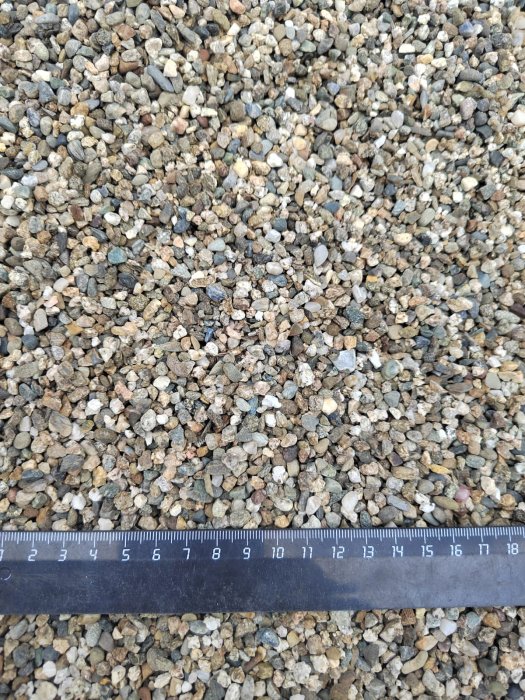  Галька речная окат (серая) фр.3-5 мм купить   в Воронеже галька речная серая бежевый темно-серый окатанный речной камень округлый 8000 руб/т   фото 