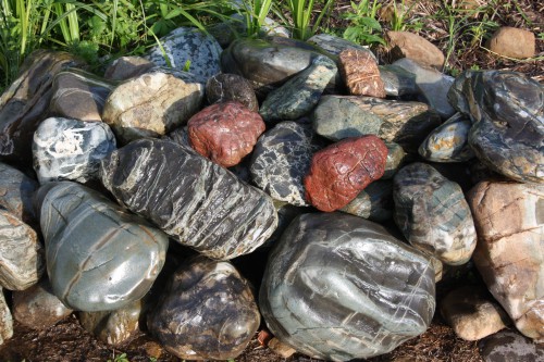 Ландшафтные валунчики фр.100-500 мм.  купить в Воронеже крупный природный камень серый, темно-серый, светло-серый речной валун крупный 4800 руб/т   фото 