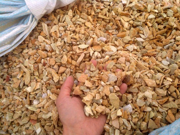  Щебень крошка желтый (ЗЛАТОЛИТ) фр. 20-40 мм.  купить  в Воронеже златолит бежевый, золотистый, желтый декоративная каменная крошка 8 000 руб/т   фото 