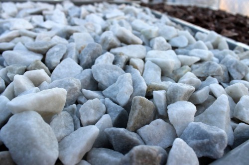  Мраморная крошка, щебень, цвет-белый,  фр. 20-40 мм.  купить  в Воронеже мрамор белый молочный слоновая кость айвори  мраморная крошка ландшафтная 9500 руб/т   фото 