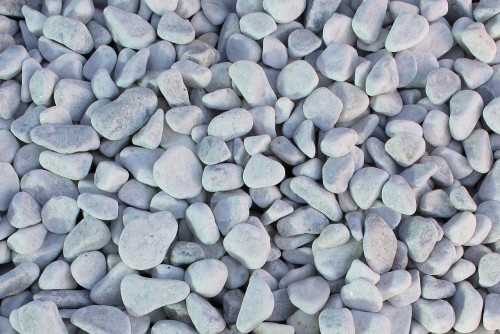 Галька белая мраморная (щебень галтованный белый), фр.20-40 мм.  купить  в Воронеже мрамор белый бежевый молочный мраморный щебень декоративный 14500 руб/т   фото 