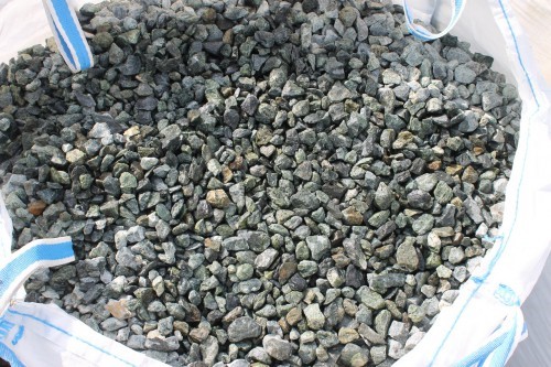  Щебень крошка зеленый (змеевик) фр. 20-40 мм.  купить  в Воронеже мрамор зеленый, салатовый ландшафтная мраморная крошка 7 200 руб/т   фото 