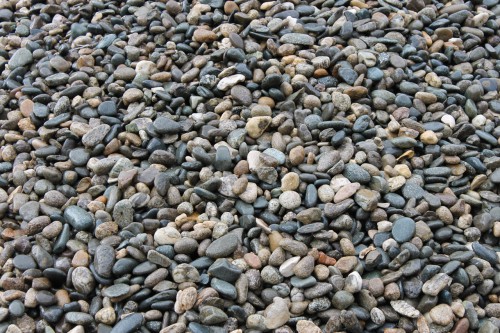  Галька речная окат (серая) фр.40-60 мм купить   в Воронеже галька речная серый бежевый рыжий коричневый округлый речной камень 4000 руб/т   фото 