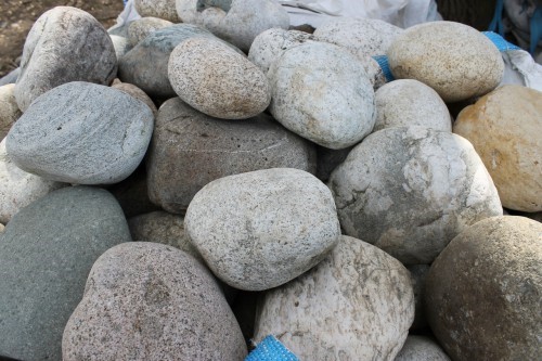  Речной валун (Ассорти) фр.100-300 мм.  купить в Воронеже галечник серый, темно-серый, светло-серый речная галька крупных размеров 4200 руб/т   фото 