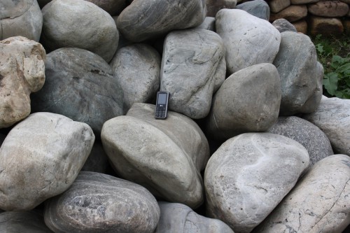 Речной валун Кабанчик фр.300-500 мм.  купить в Воронеже крупный природный камень галька серый, темно-серый речной валун галечник масштабный 7000 руб/т   фото 