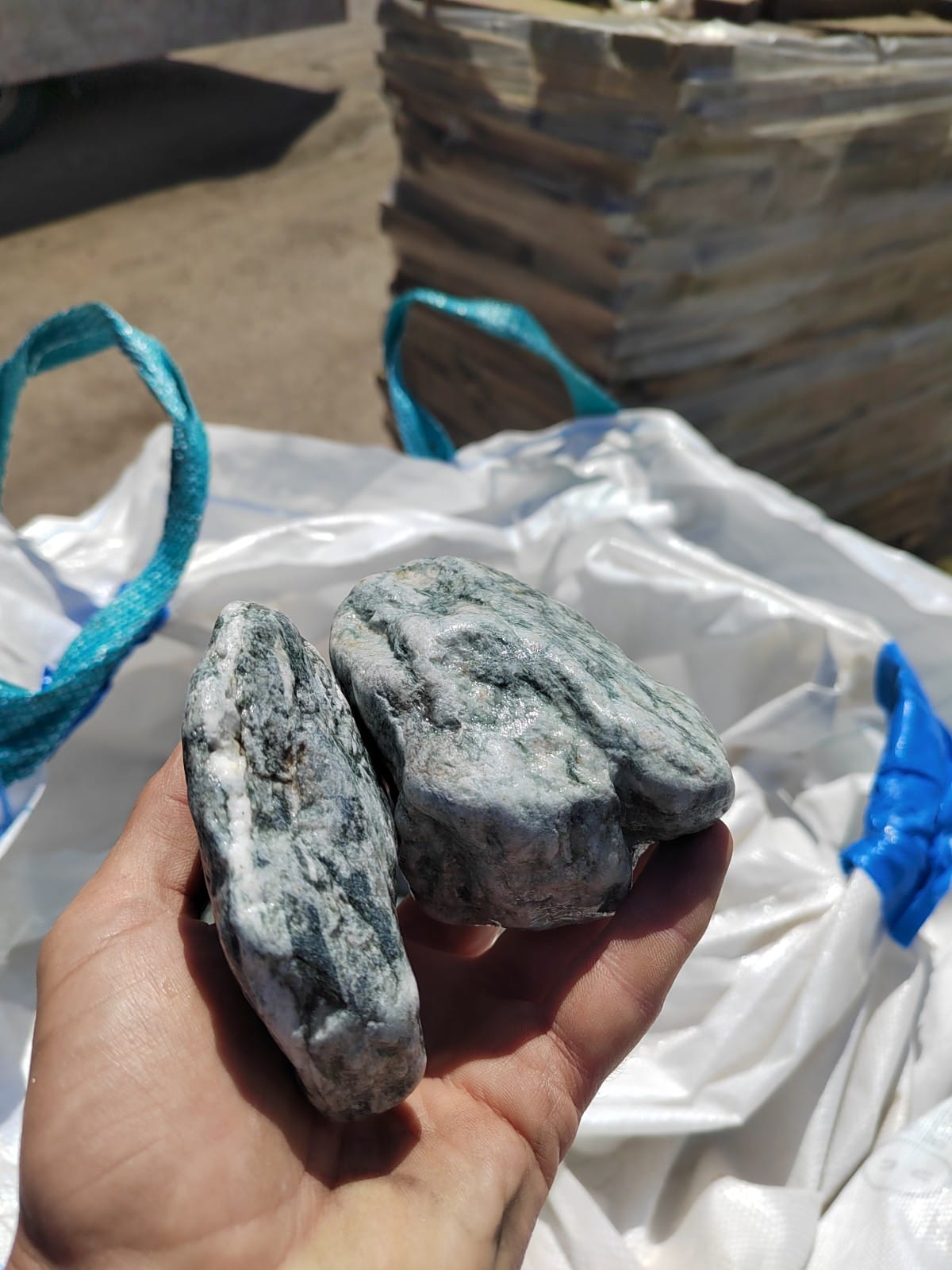 фото Галтованный жадеит (фр. 70-100 мм)  купить в Воронеже в интернет-портале 