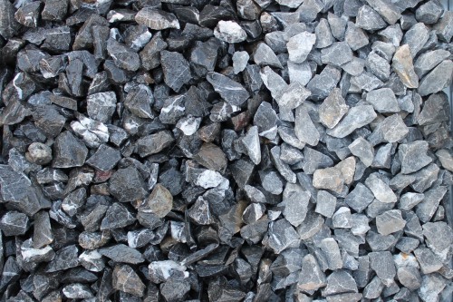  Щебень крошка черный (мрамор) фр. 20-40 мм.  купить  в Воронеже мрамор черный с белыми прожилками мраморная каменная крошка 9000 руб/т   фото 