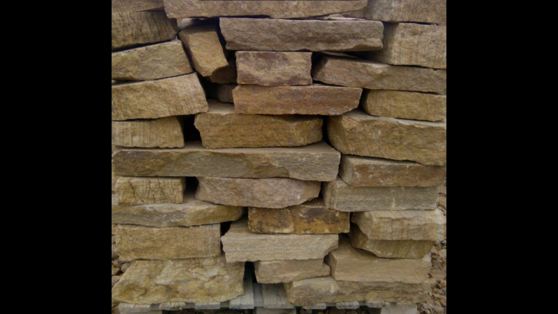 Песчаник пластушка желтый с рисунком (4-6 см)  купить  в Воронеже плитняк пластушка желтый с рисунком песчаник 9 000 руб/м3   фото 