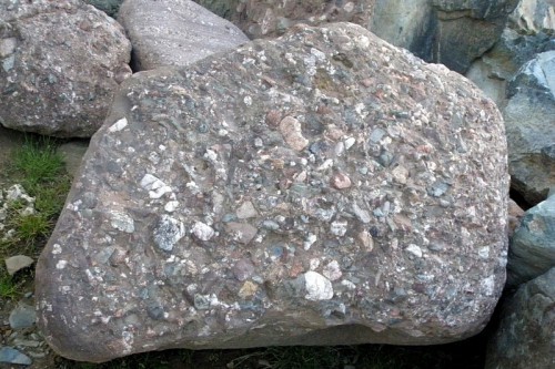  Конгломераты фр. 300-1000 мм.  купить в Воронеже кварц мрамор диабаз коричневый, серый зеленоватый речной валун крупный 6500 руб/т   фото 