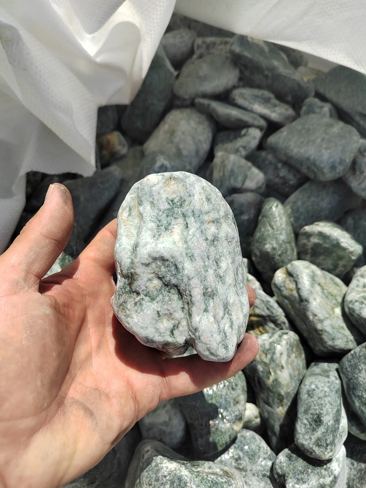 фото Галтованный жадеит (фр. 70-100 мм)  купить в Воронеже в интернет-портале 