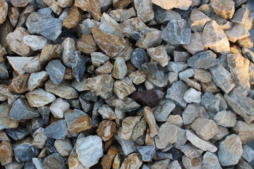  Мраморная крошка (щебень крошка медовый) фр. 20-40 мм.  купить  в Воронеже мрамор бежевый рыжий желтый ландшафтная мраморная крошка 9900 руб/т   фото 