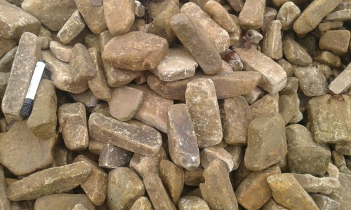 Песчаник для строительства и кладки блочный (фр 100-200 мм)  купить  в Воронеже песчаник бежевый серый рыжий валун мелкий для строительства песчаник 6500 руб/т   фото 