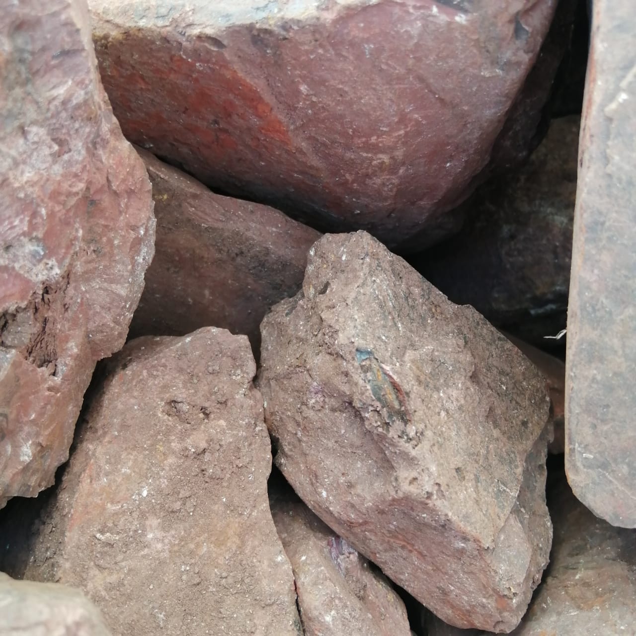 фото Яшма красная  (фр. 70-100 мм)  купить в Воронеже в интернет-портале 