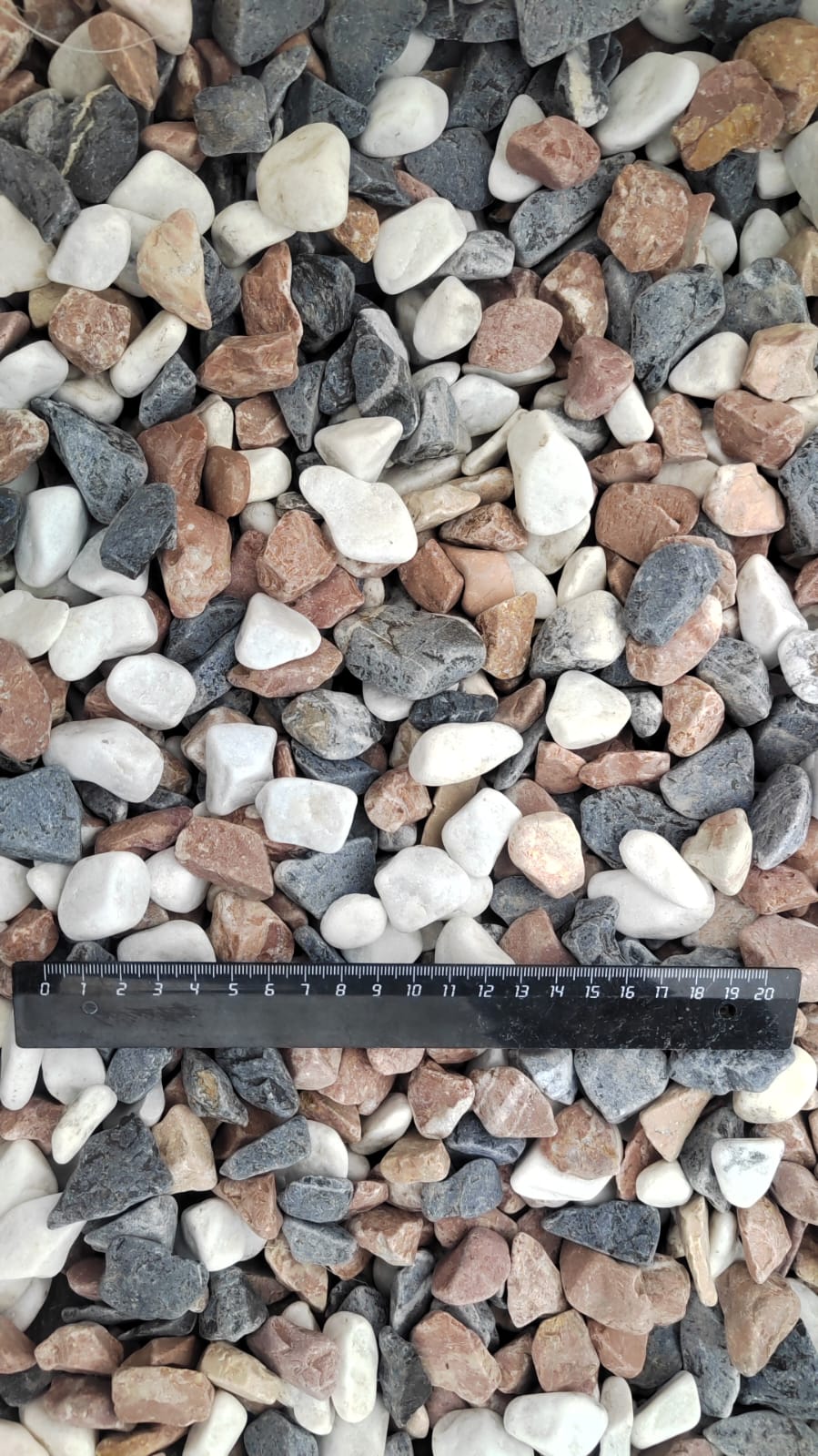  Микс разноцветной гальки (щебень галтованный микс:белый-зеленый-розовый) фр.20-40 мм.  купить  в Воронеже мрамор белый, зеленый, розовый мрамор декоративный (галтовка) 14500 руб/т   фото 